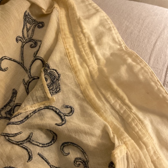 Embroidered Boho Blouse - Picture 7 of 9